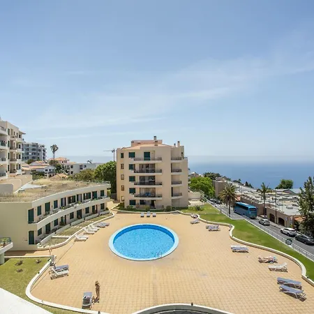 Sunny Ocean View Apartment *